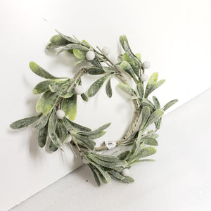 Mistletoe 10" wreath