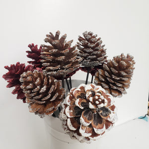 Pinecone decor pick